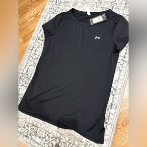 NWT Medium Women’s Under Armour T-shirt size Medium